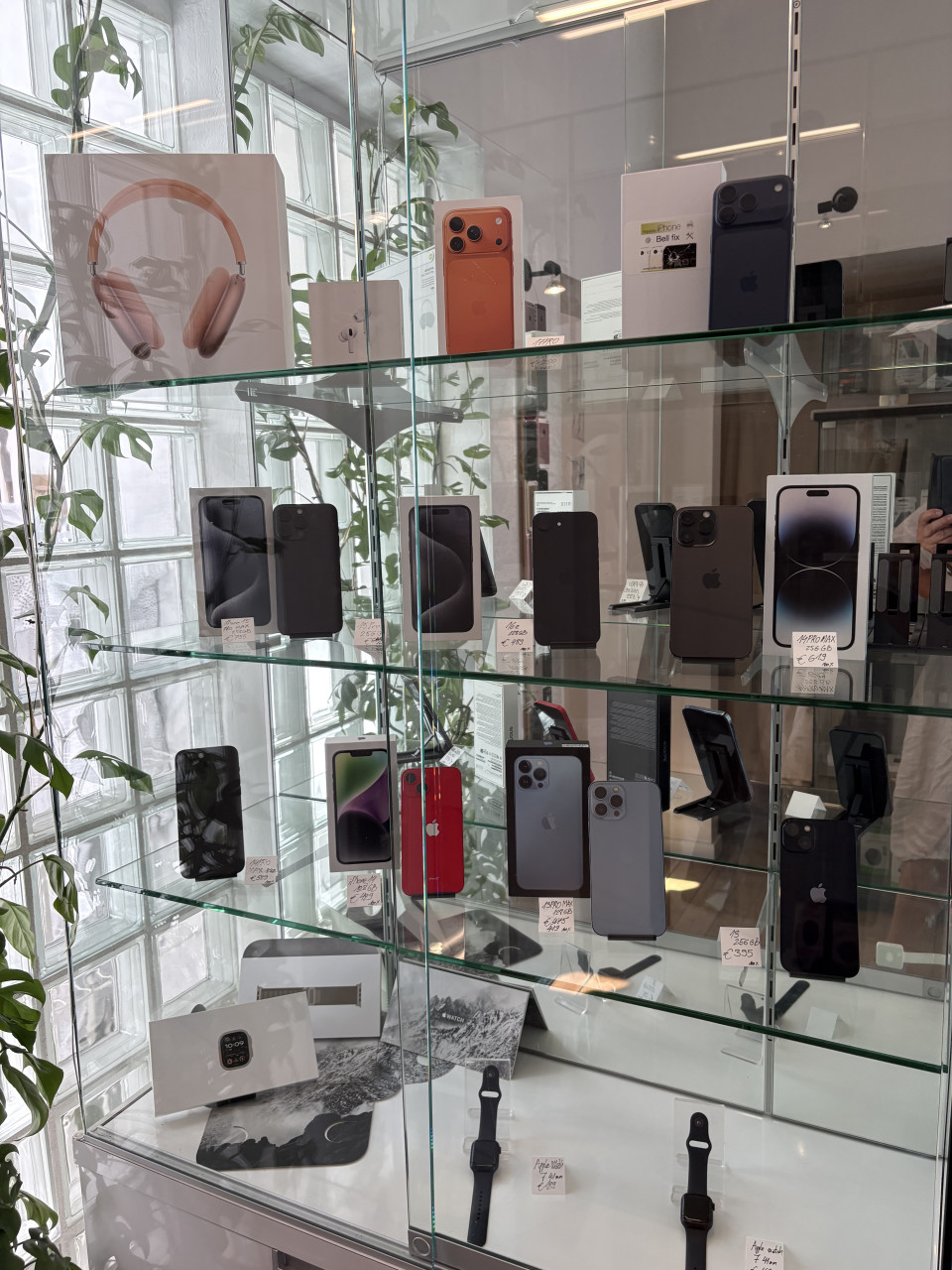 NIEUW, TWEEDEHANDS of REFURBISHED